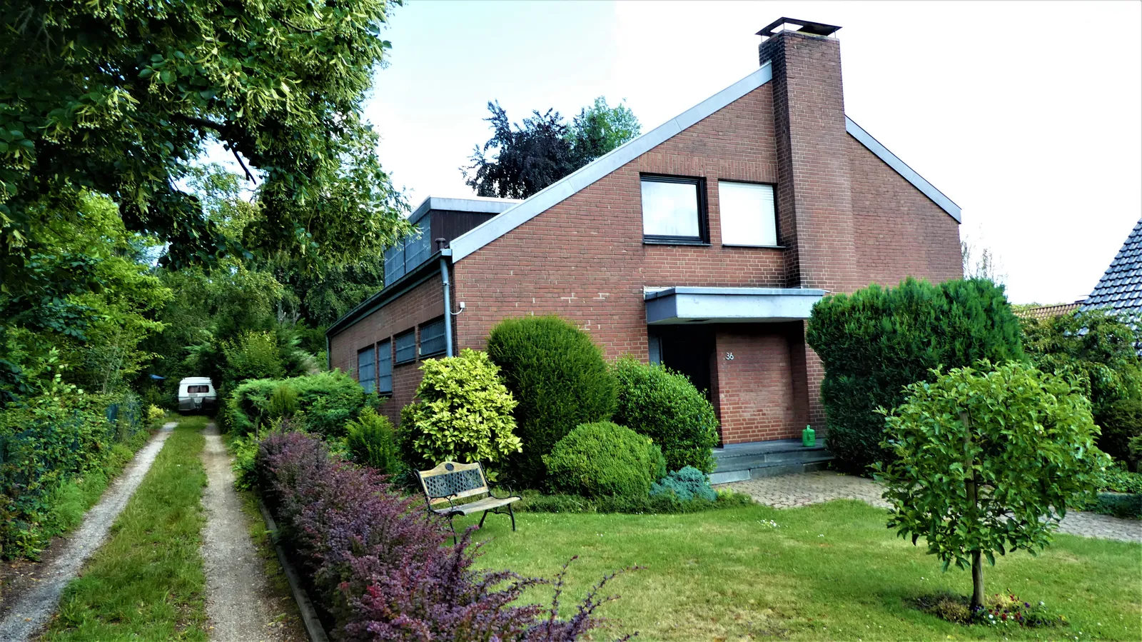 Einfamilienhaus mit Schwimmbad, Bergisch Gladbach · Nussbaum